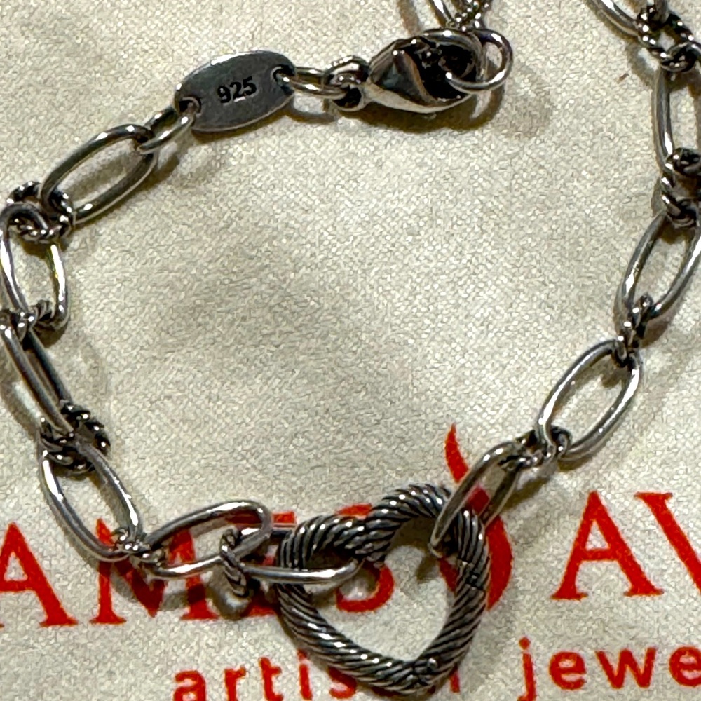 Changeable heart charm bracelet